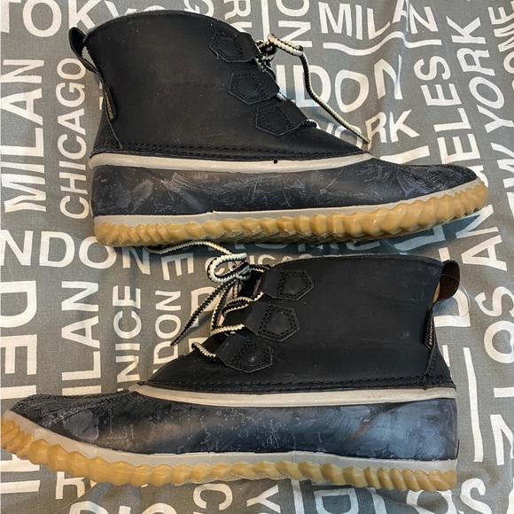 Jambu (JBU) new with tags, rubber duck books. - Picture 4 of 10